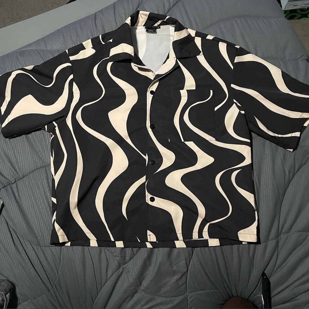 SUMWON Boxy Fit Revere Collar All Over Print Swirl Shirt And Short 2 Piece Set